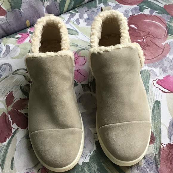 Ellen Degeneres Shoes Ellen Degeneres Taupe Suede Fleece Booties Poshmark